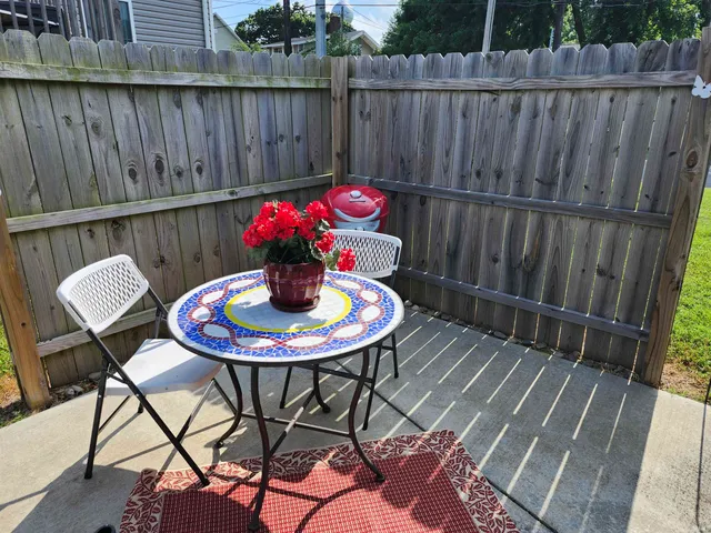 $158,800 | 211 West Locust Street, Unit 2, Fort Branch, IN 47648