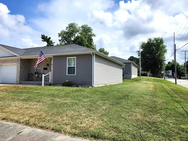 $158,800 | 211 West Locust Street, Unit 2, Fort Branch, IN 47648