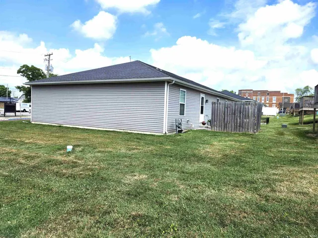 $158,800 | 211 West Locust Street, Unit 2, Fort Branch, IN 47648