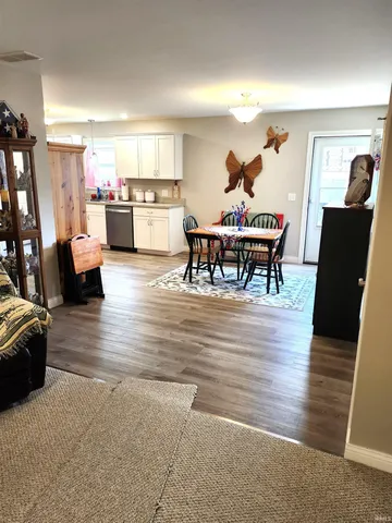 $158,800 | 211 West Locust Street, Unit 2, Fort Branch, IN 47648