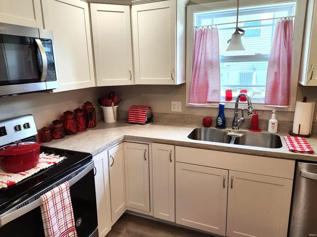 $158,800 | 211 West Locust Street, Unit 2, Fort Branch, IN 47648