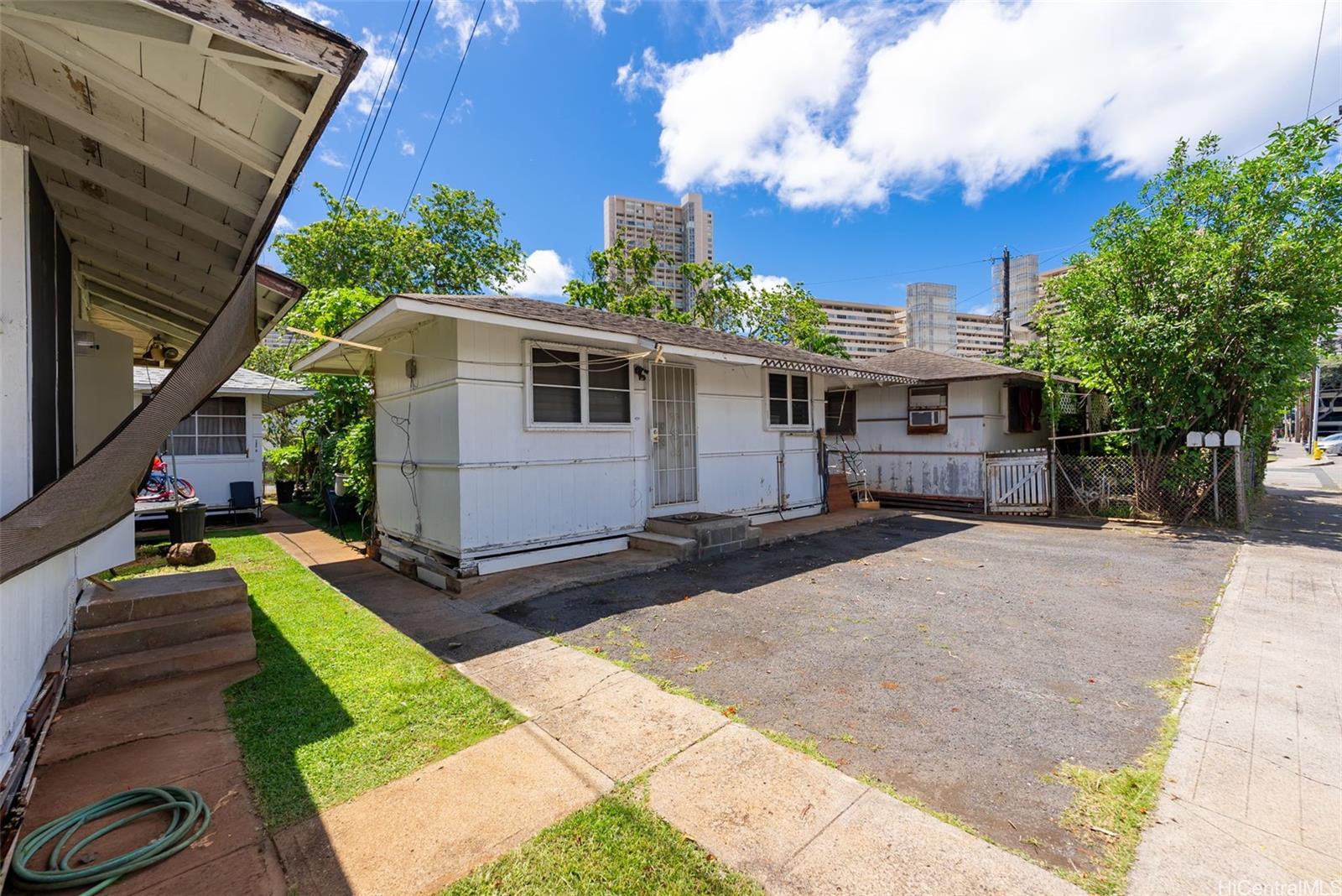 735 Isenberg Street Honolulu, HI 96826 - Photo 8 of 17 a front view of a house with a yard