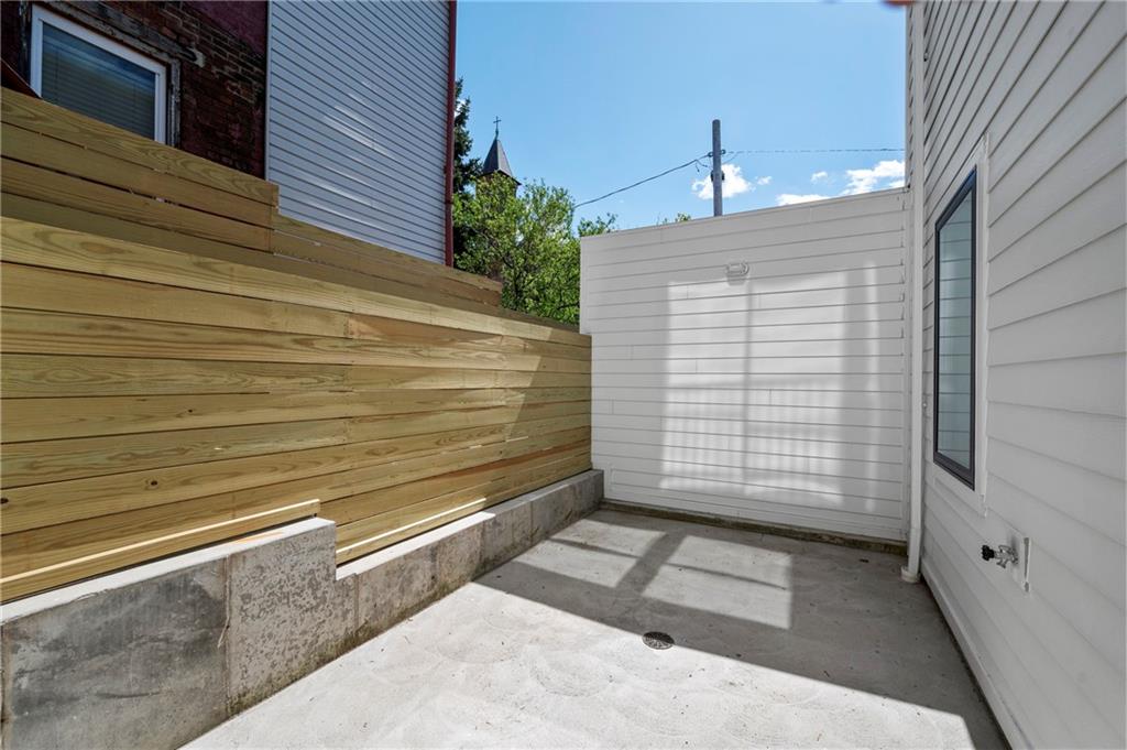 226 38th Street Pittsburgh, PA 15201 - Photo 18 of 42 a view of backyard with a large window