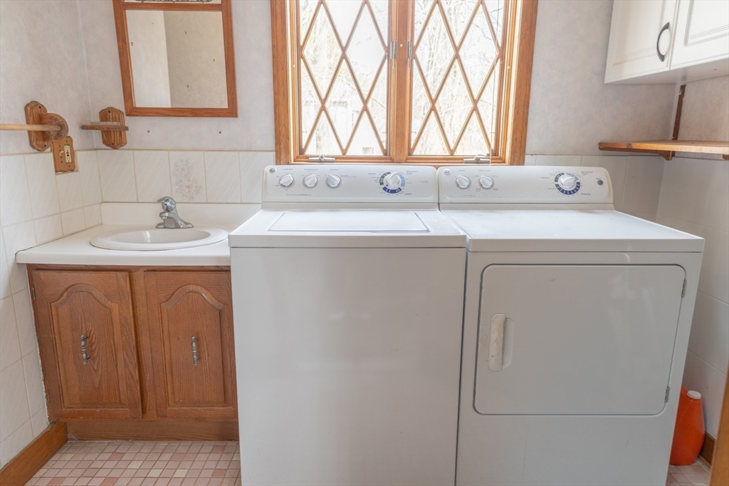 10 Brookside Road Mansfield, MA 02048 - Photo 14 of 40