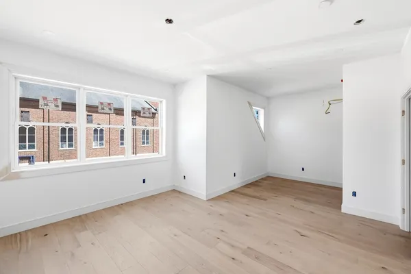 $649,900 | 9 Elizabeth Lane, Unit 9, Easthampton, MA 01027
