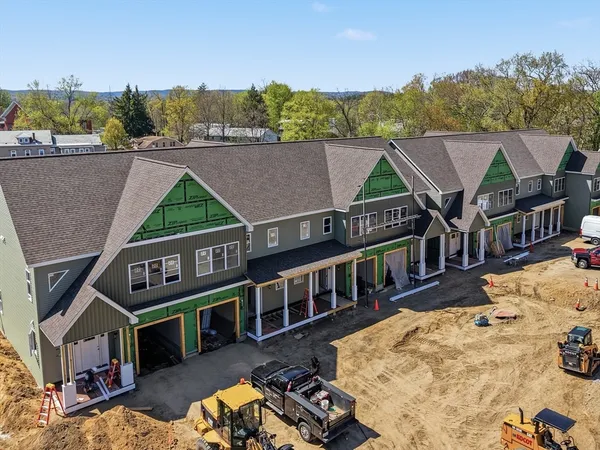 $649,900 | 9 Elizabeth Lane, Unit 9, Easthampton, MA 01027