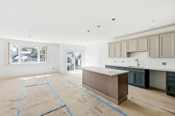 $649,900 | 9 Elizabeth Lane, Unit 9, Easthampton, MA 01027