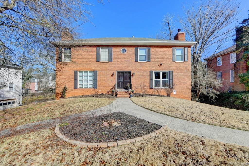 a view of a house with entertaining space