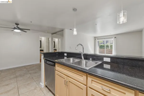 $350,000 | 6400 Christie Avenue, Unit 4120, Emeryville, CA 94608