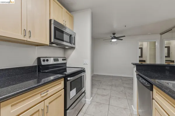 $350,000 | 6400 Christie Avenue, Unit 4120, Emeryville, CA 94608