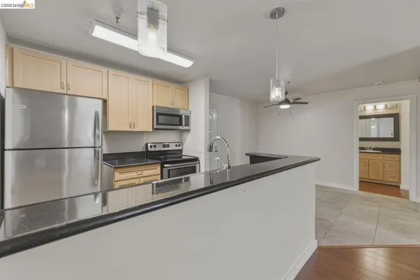 $350,000 | 6400 Christie Avenue, Unit 4120, Emeryville, CA 94608