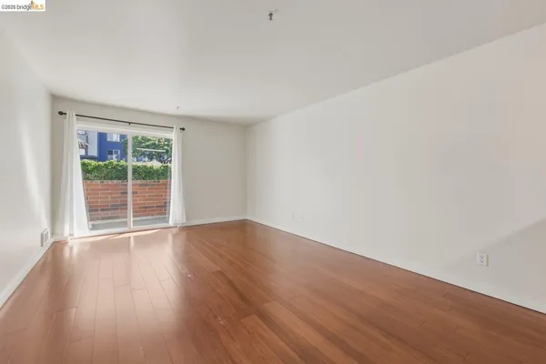 $350,000 | 6400 Christie Avenue, Unit 4120, Emeryville, CA 94608