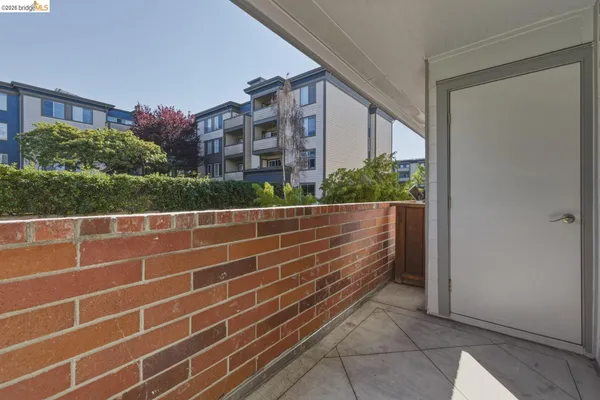 $350,000 | 6400 Christie Avenue, Unit 4120, Emeryville, CA 94608