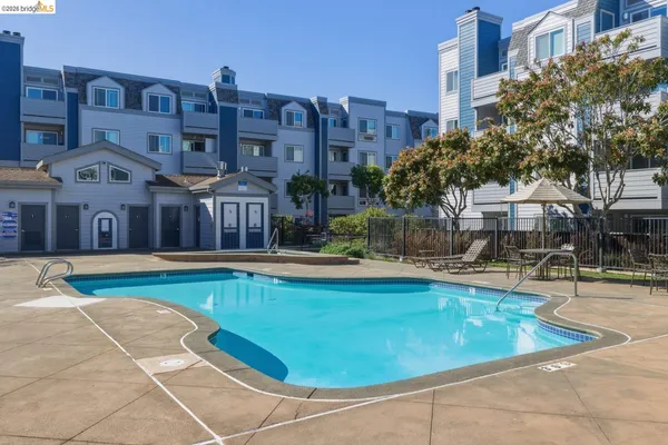 $350,000 | 6400 Christie Avenue, Unit 4120, Emeryville, CA 94608