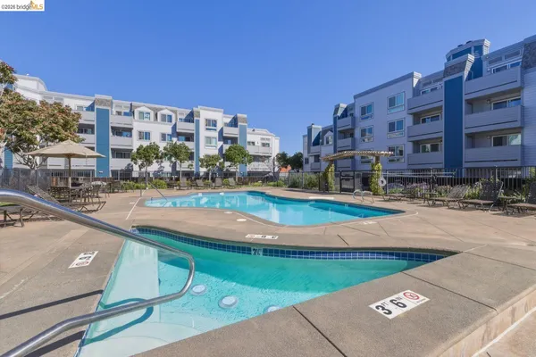 $350,000 | 6400 Christie Avenue, Unit 4120, Emeryville, CA 94608