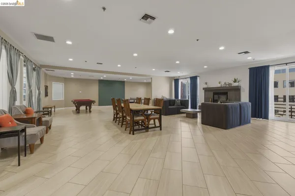 $350,000 | 6400 Christie Avenue, Unit 4120, Emeryville, CA 94608