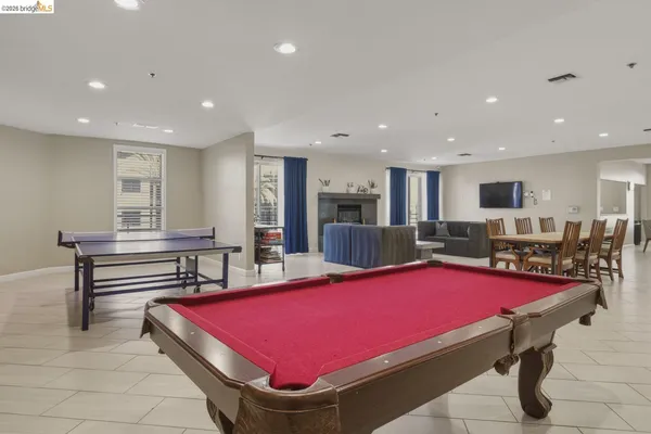 $350,000 | 6400 Christie Avenue, Unit 4120, Emeryville, CA 94608