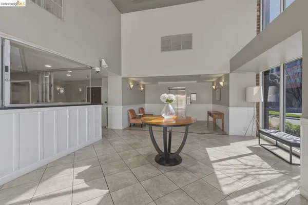 $350,000 | 6400 Christie Avenue, Unit 4120, Emeryville, CA 94608