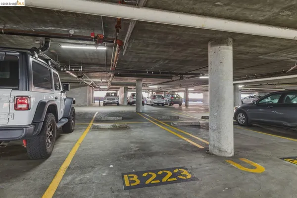 $350,000 | 6400 Christie Avenue, Unit 4120, Emeryville, CA 94608