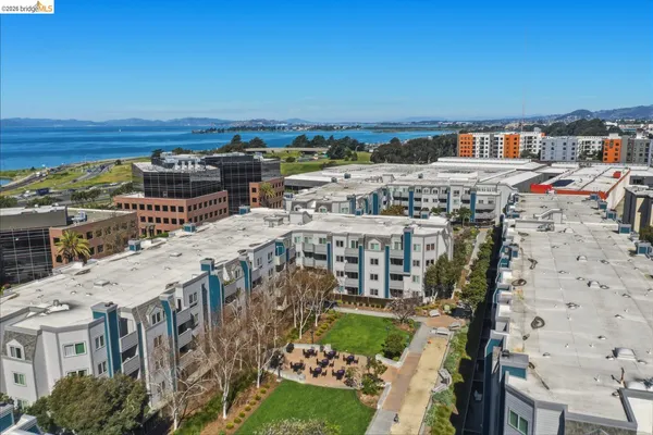 $350,000 | 6400 Christie Avenue, Unit 4120, Emeryville, CA 94608