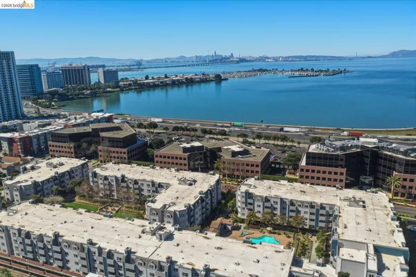 $350,000 | 6400 Christie Avenue, Unit 4120, Emeryville, CA 94608