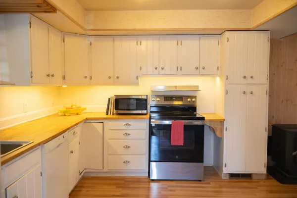 $430,000 | 501 North Elm Street, Three Oaks, MI 49128