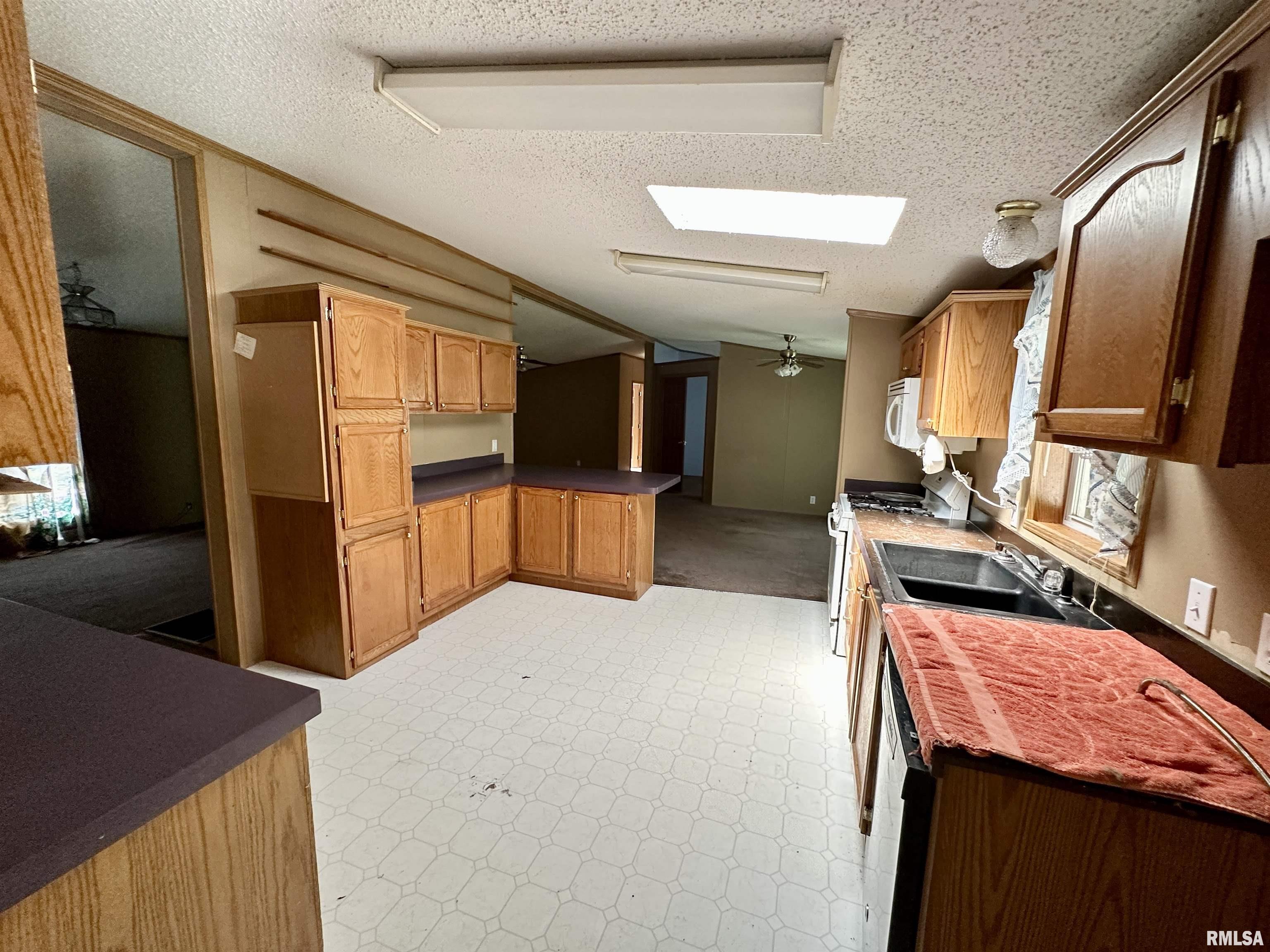 932 Cylinder Head Road Chapin, IL 62628 - Photo 4 of 33