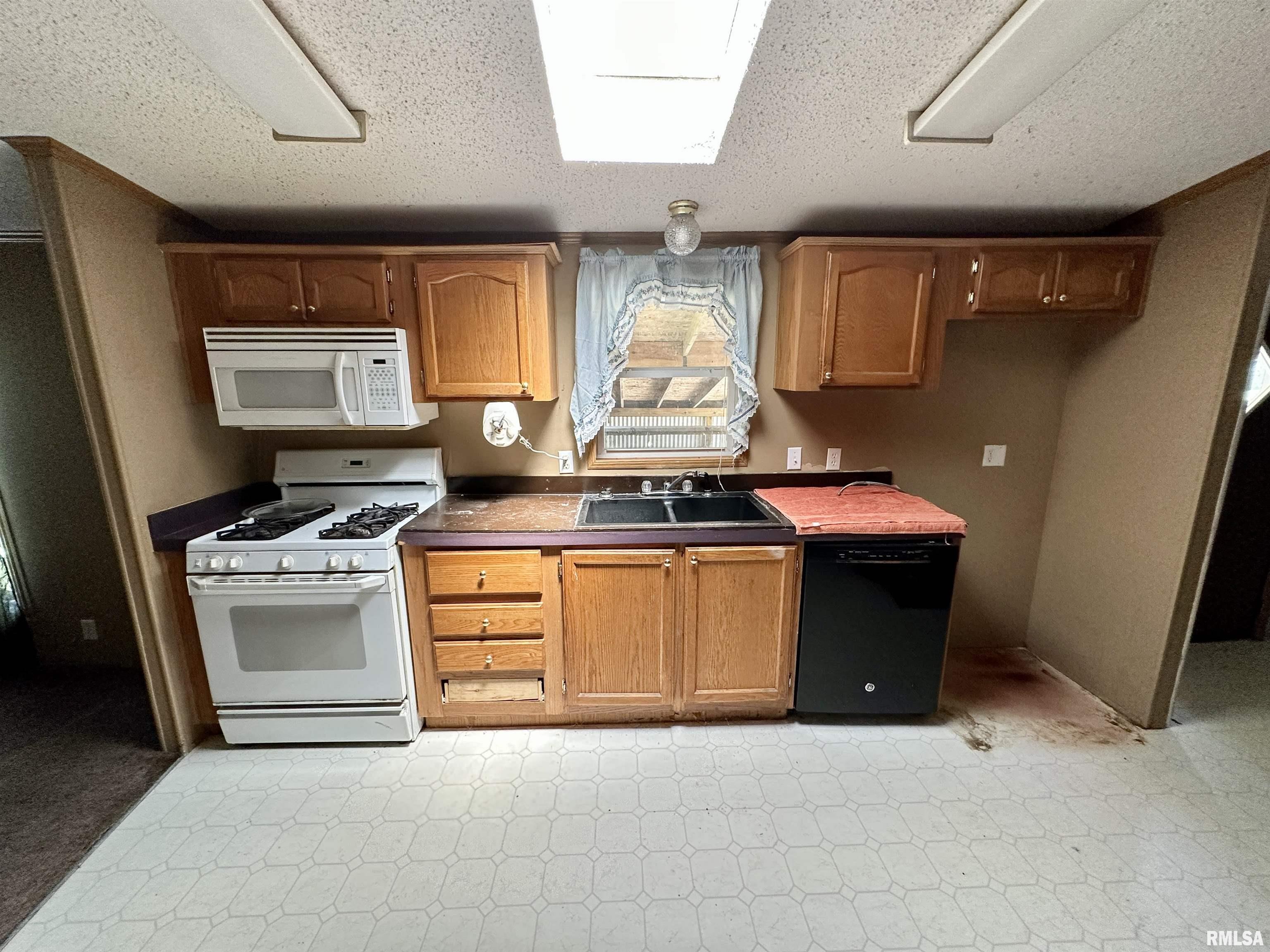 932 Cylinder Head Road Chapin, IL 62628 - Photo 7 of 33