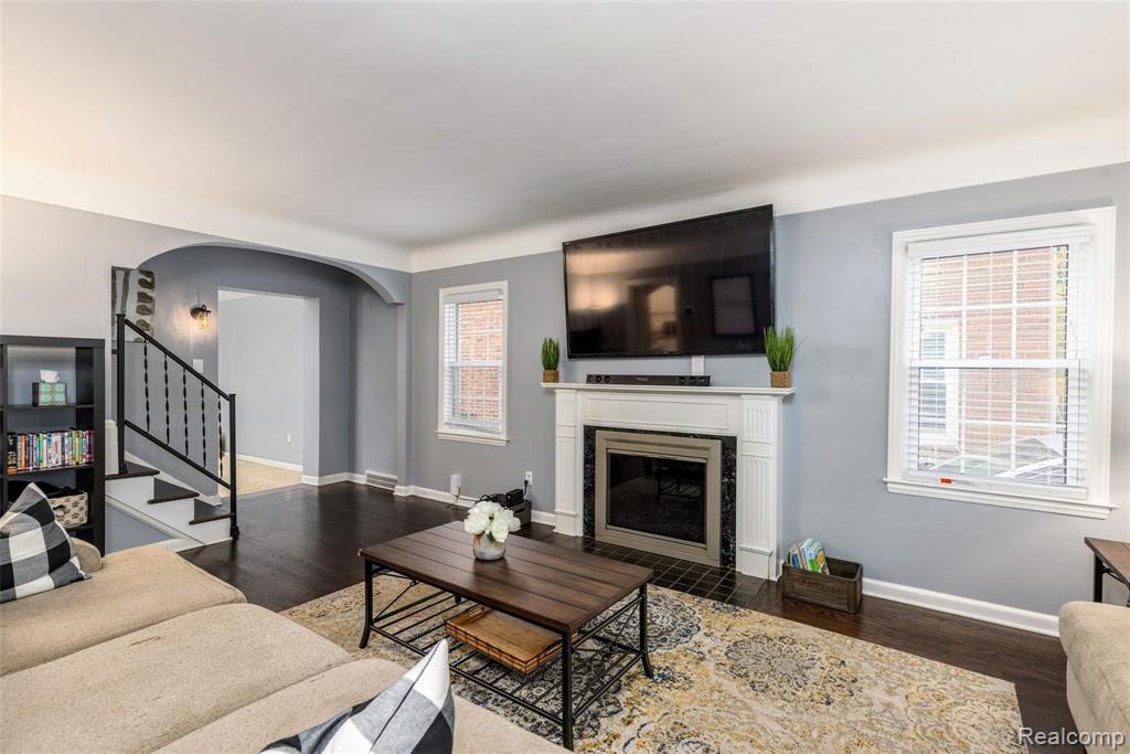 1315 Hampton Road Grosse Pointe, MI 48236 - Photo 3 of 60