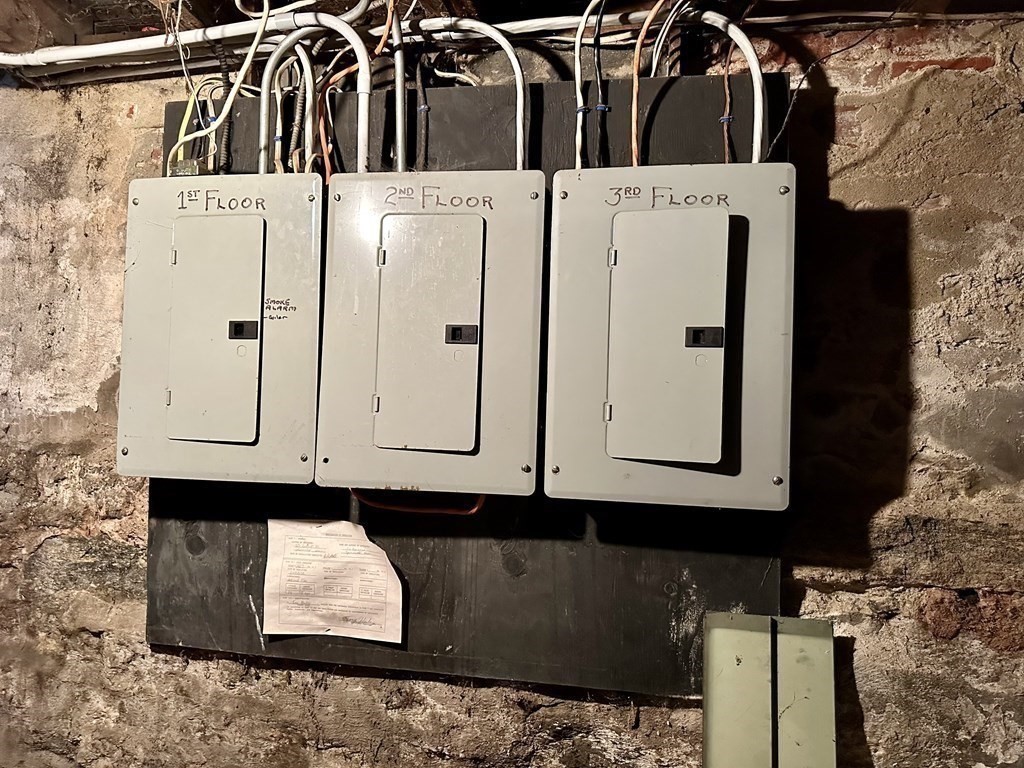 25 Endicott Street Worcester, MA 01610 - Photo 16 of 21