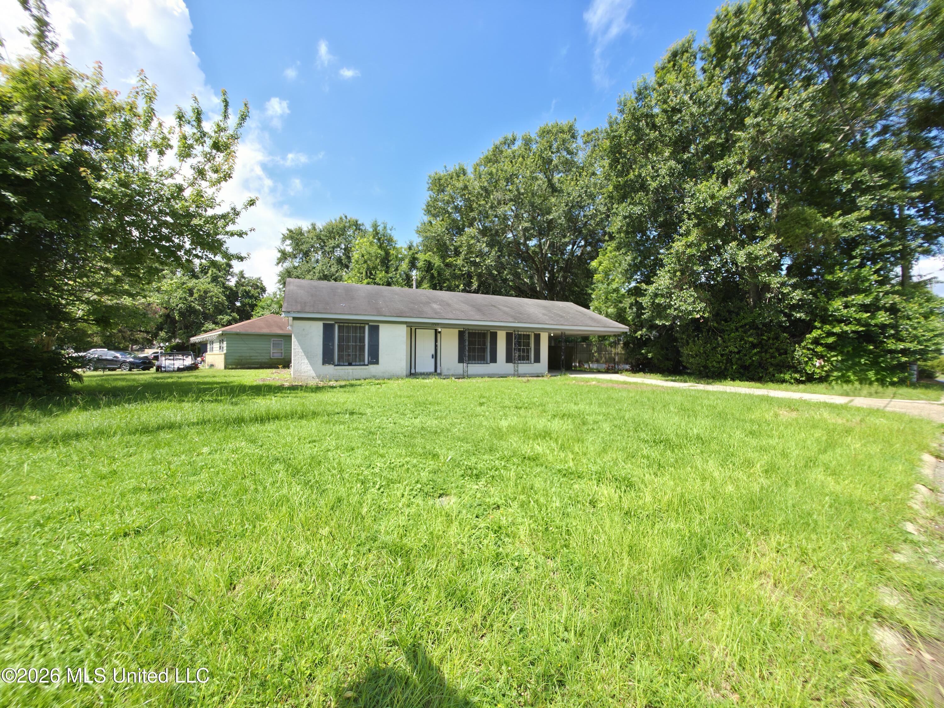 1703 State Street Biloxi, MS 39531 - Photo 2 of 15 20260622_105644