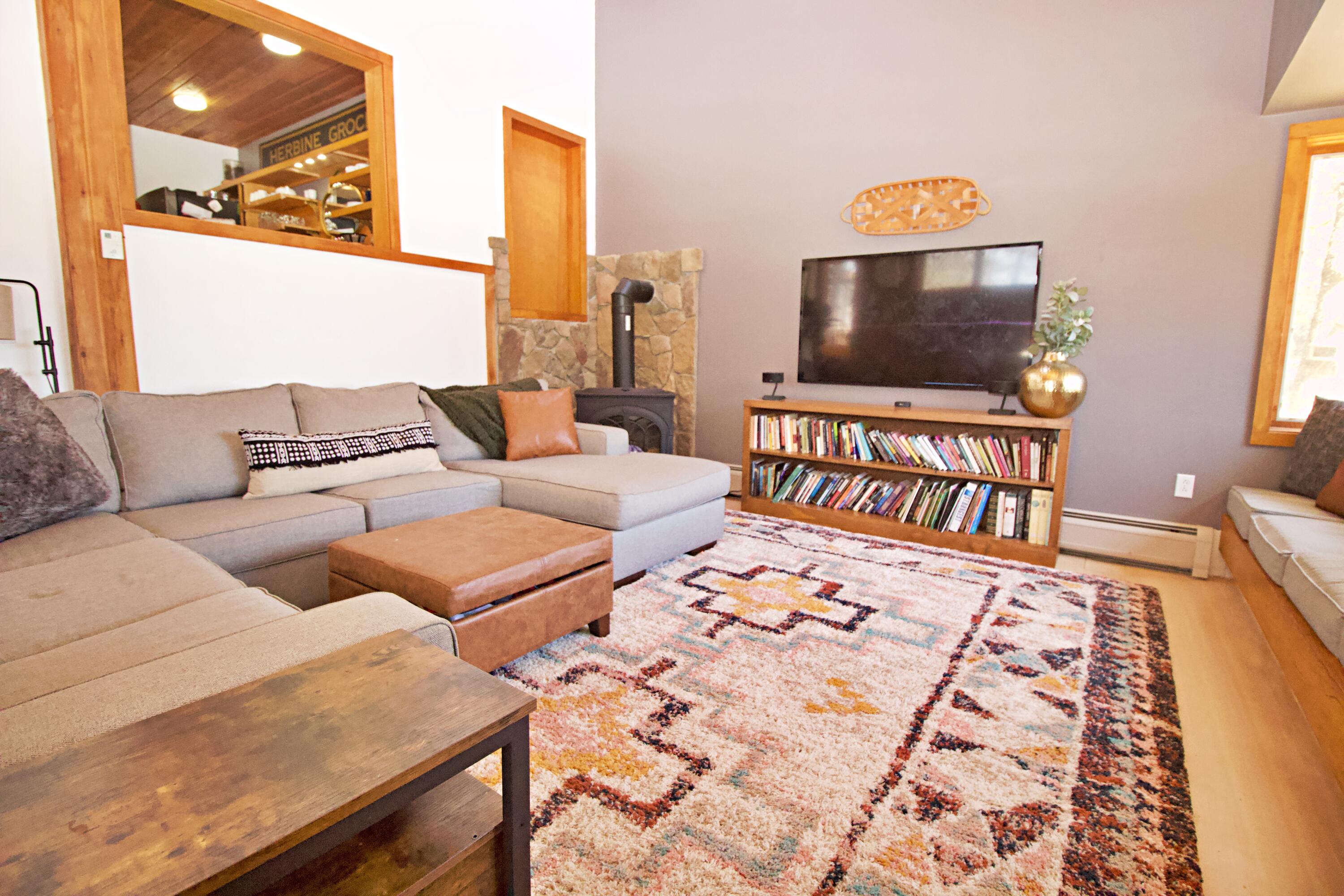 17 Acorn Hill Road Holden, ME 04429 - Photo 16 of 32 Livingroom