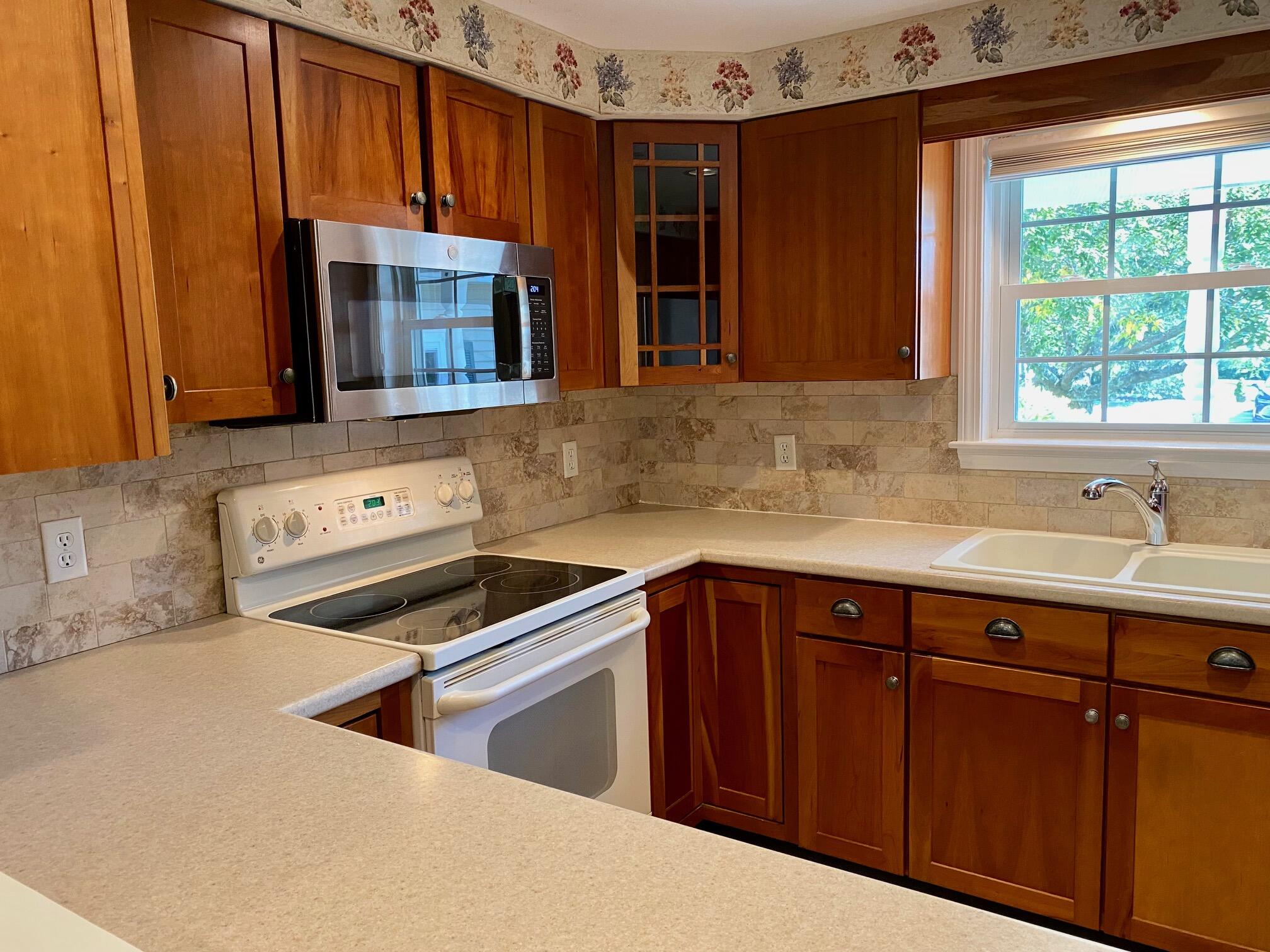 8 Ridgefield Drive, Unit 10 Gorham, ME 04038 - Photo 12 of 47 IMG_7903