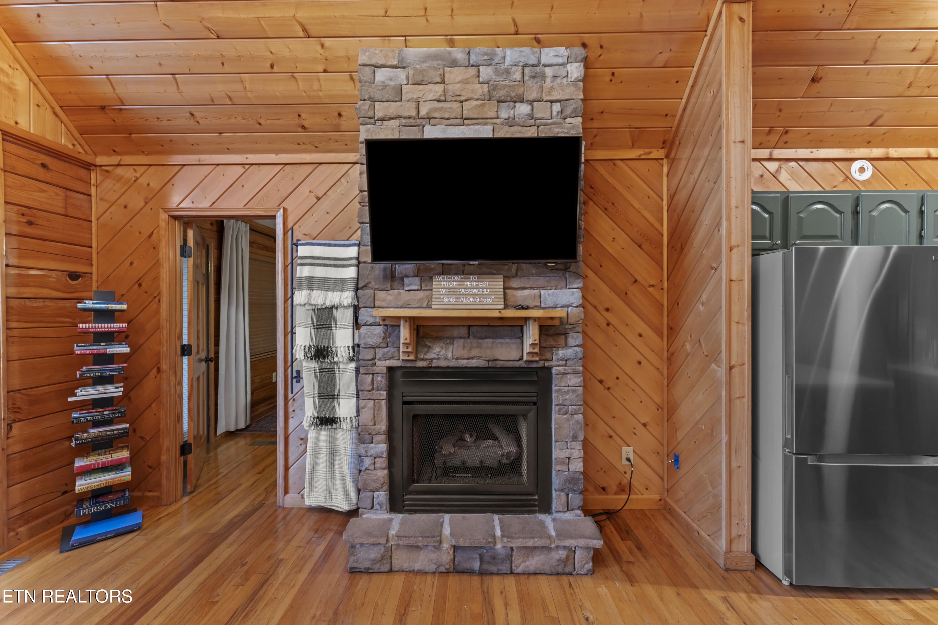 1550 Bears Den Way Sevierville, TN 37862 - Photo 11 of 55 Fireplace Main Floor