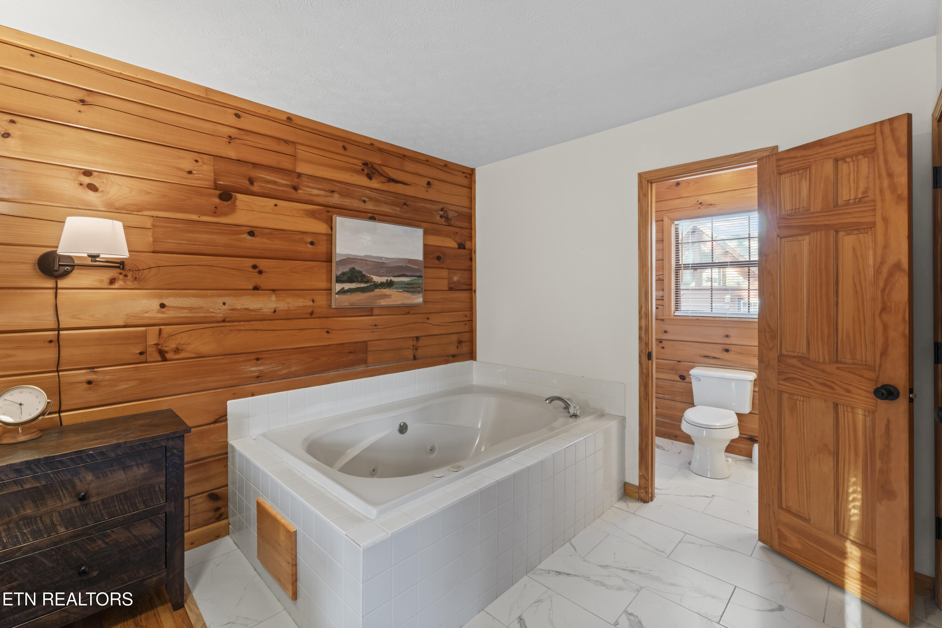 1550 Bears Den Way Sevierville, TN 37862 - Photo 13 of 55 Primary Bedroom Jacuzzi