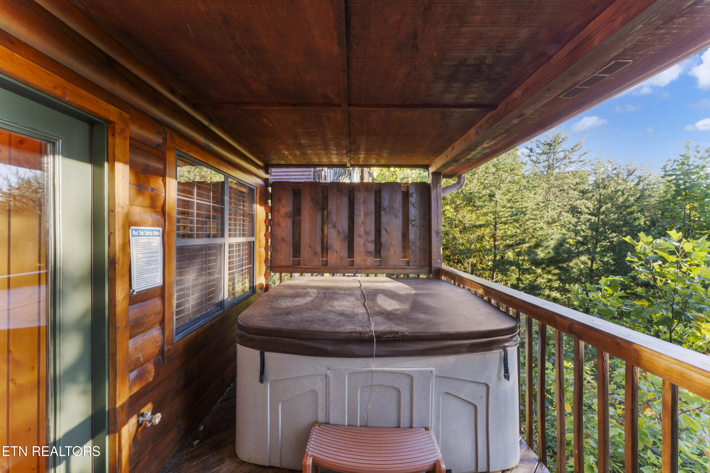 1550 Bears Den Way Sevierville, TN 37862 - Photo 21 of 55 Hot Tub Covered Deck Main Floor