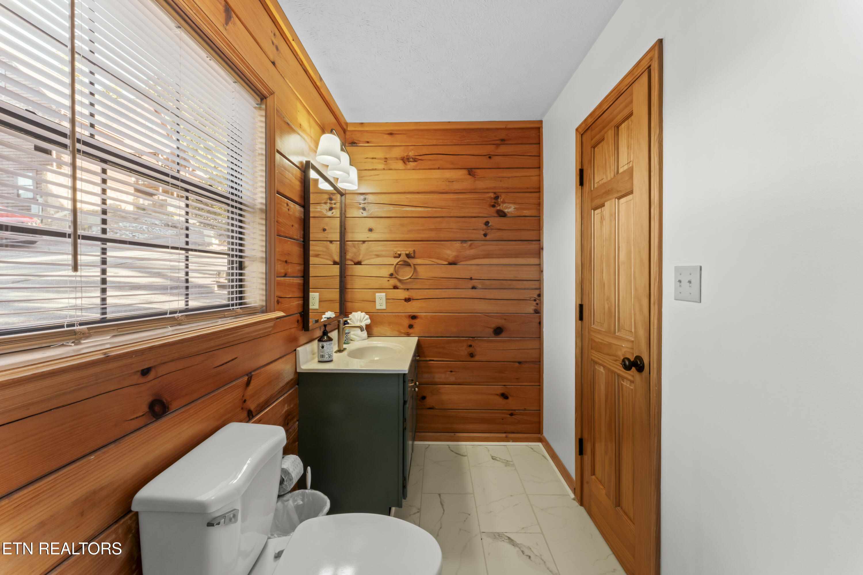 1550 Bears Den Way Sevierville, TN 37862 - Photo 24 of 55 Primary Bathroom #2 Main Floor