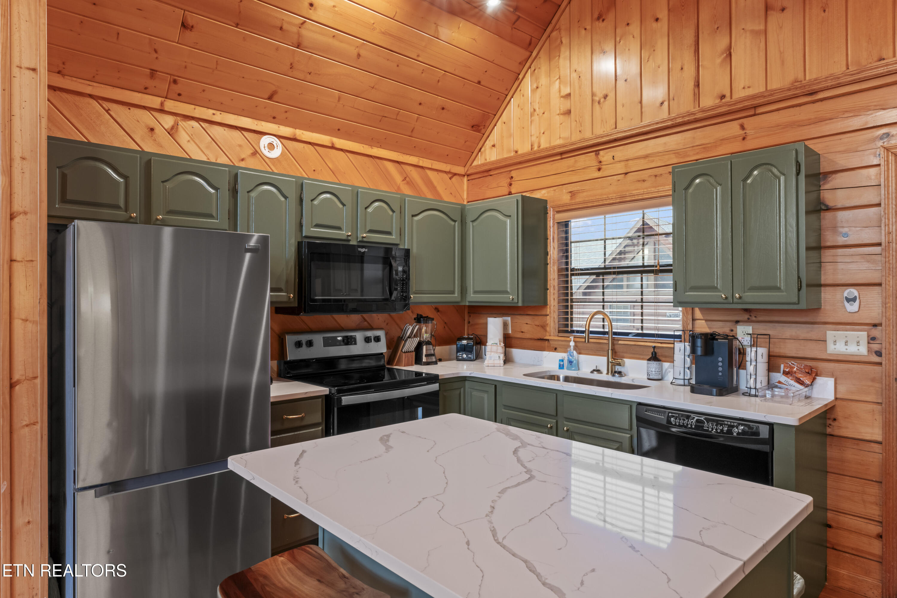 1550 Bears Den Way Sevierville, TN 37862 - Photo 8 of 55 Kitchen Island