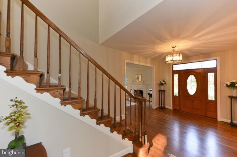 2009 Spring Branch Drive Vienna, VA 22181 - Photo 19 of 30 Foyer