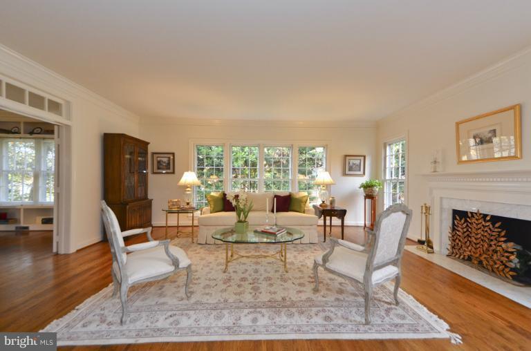 2009 Spring Branch Drive Vienna, VA 22181 - Photo 22 of 30 Living Room