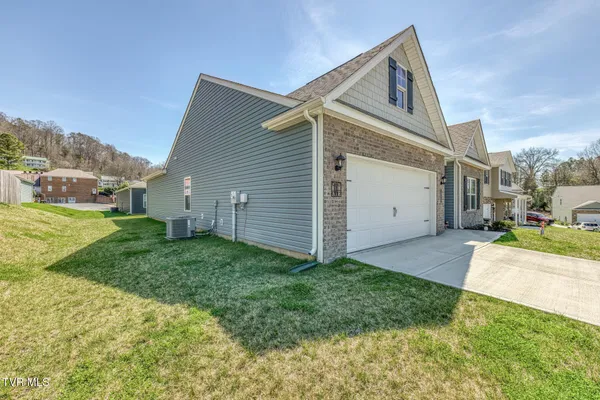 $385,000 | 1028 Tara Court, Blountville, TN 37617
