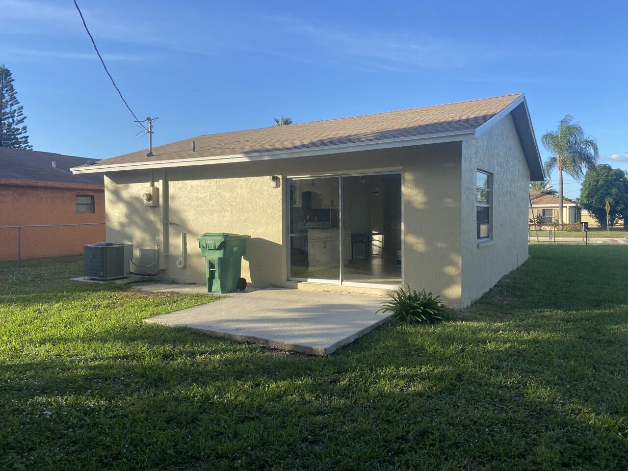 1001 West 7th Street Riviera Beach, FL 33404 - Photo 3 of 7 W7-2
