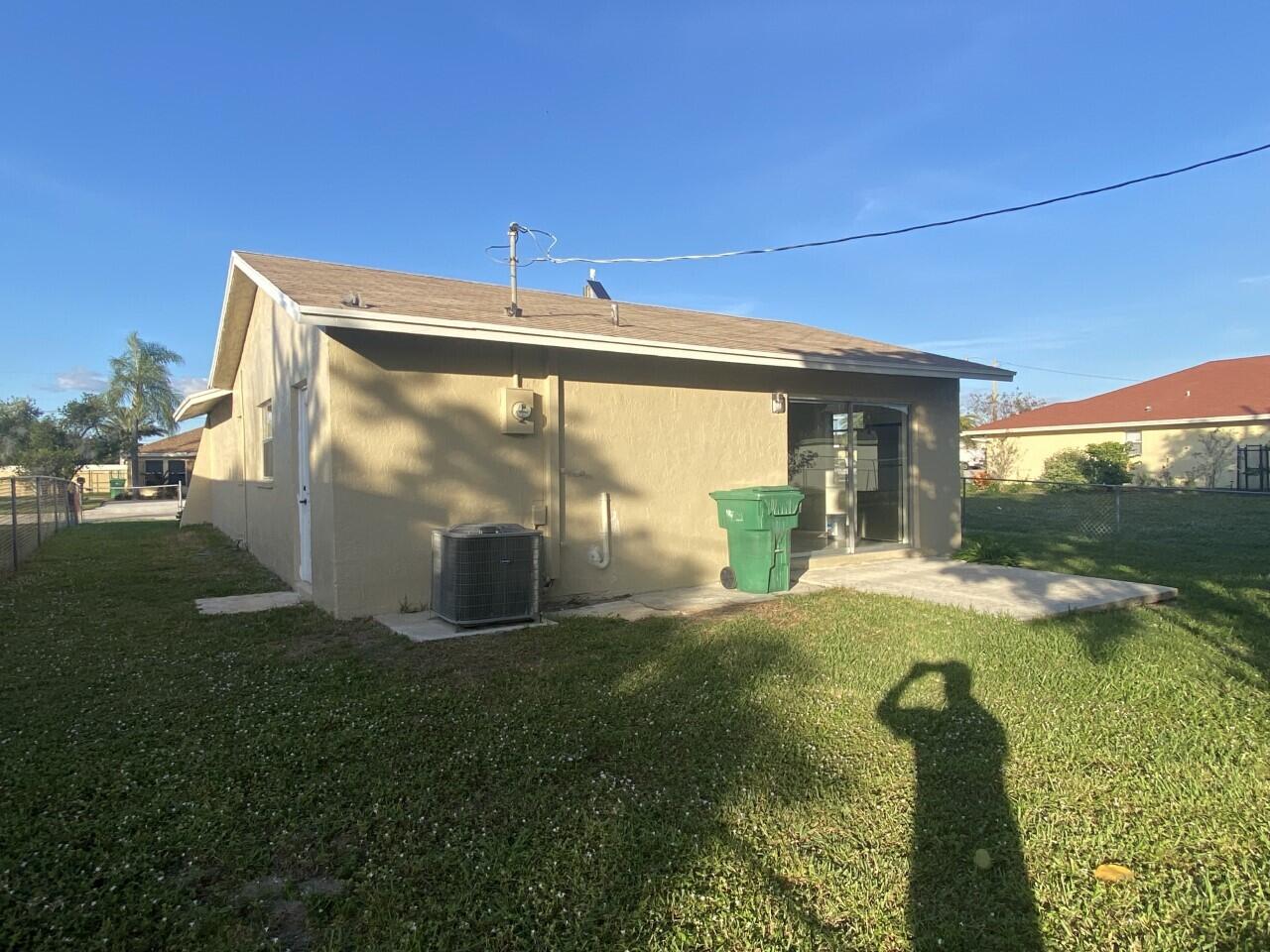 1001 West 7th Street Riviera Beach, FL 33404 - Photo 4 of 7 W7-3