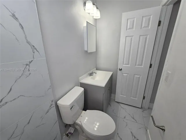 a view of empty room with windows