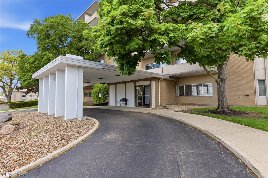 3167 Linden Road, Unit 201 Rocky River, OH 44116 - Photo 2 of 23