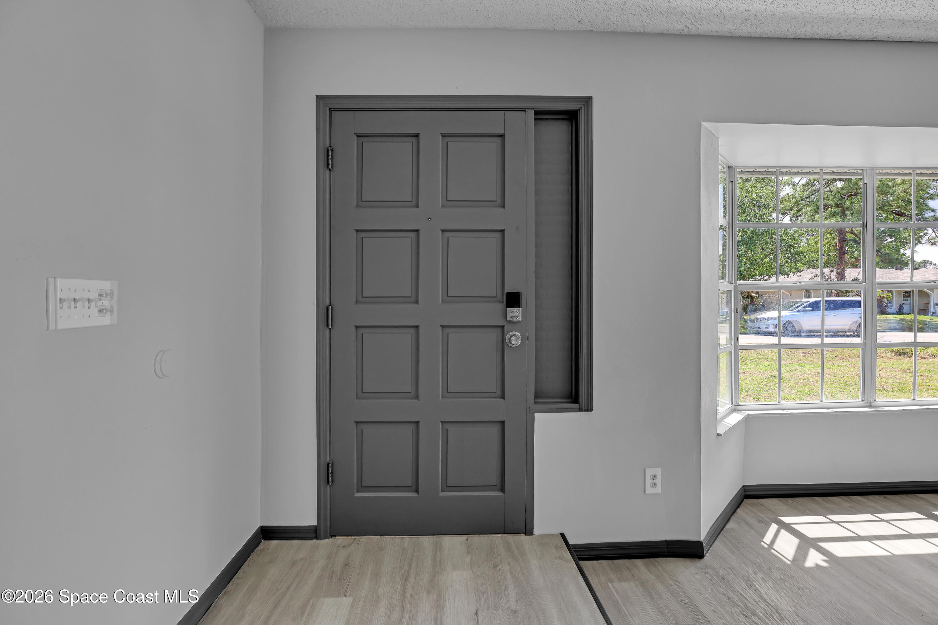 999 Castile Road Southeast Palm Bay, FL 32909 - Photo 6 of 45 Entrance