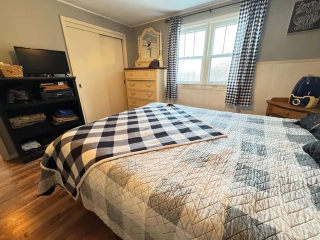 $248,000 | N44W28076 Capitol Drive, Delafield, WI 53072