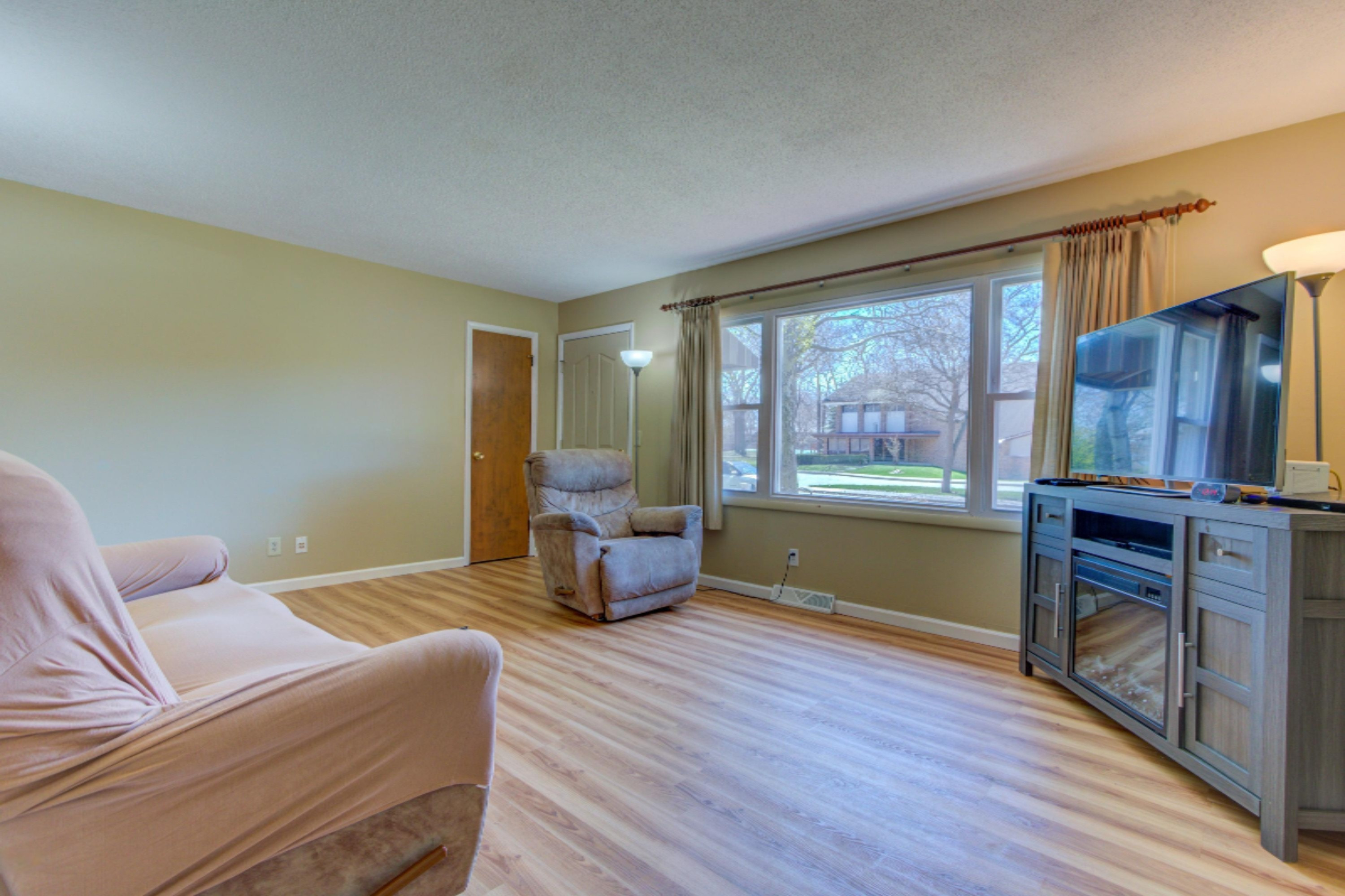 1474 Woodside Road Muskegon, MI 49441 - Photo 12 of 45 Living Room 3