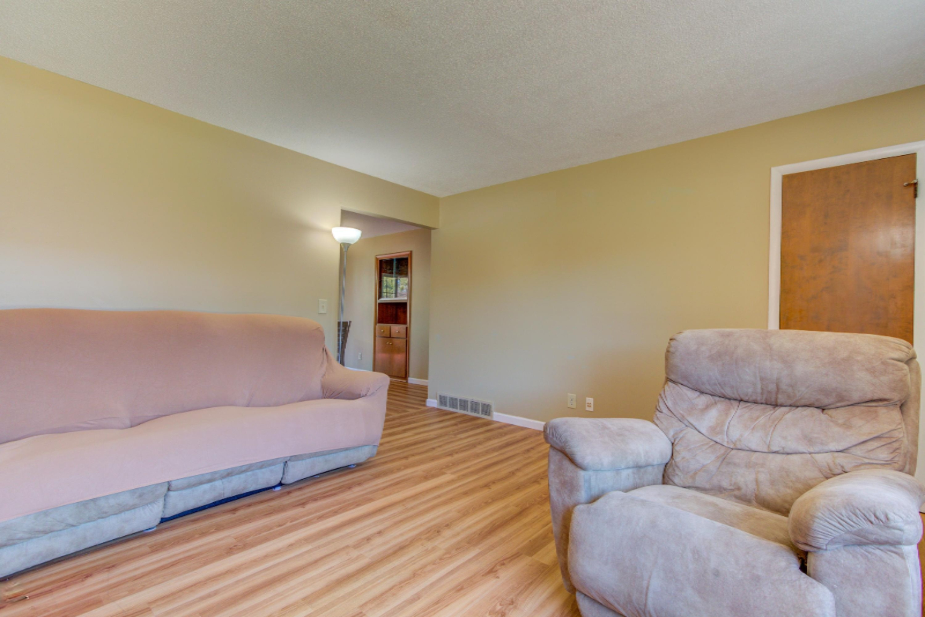 1474 Woodside Road Muskegon, MI 49441 - Photo 13 of 45 Living Room 4