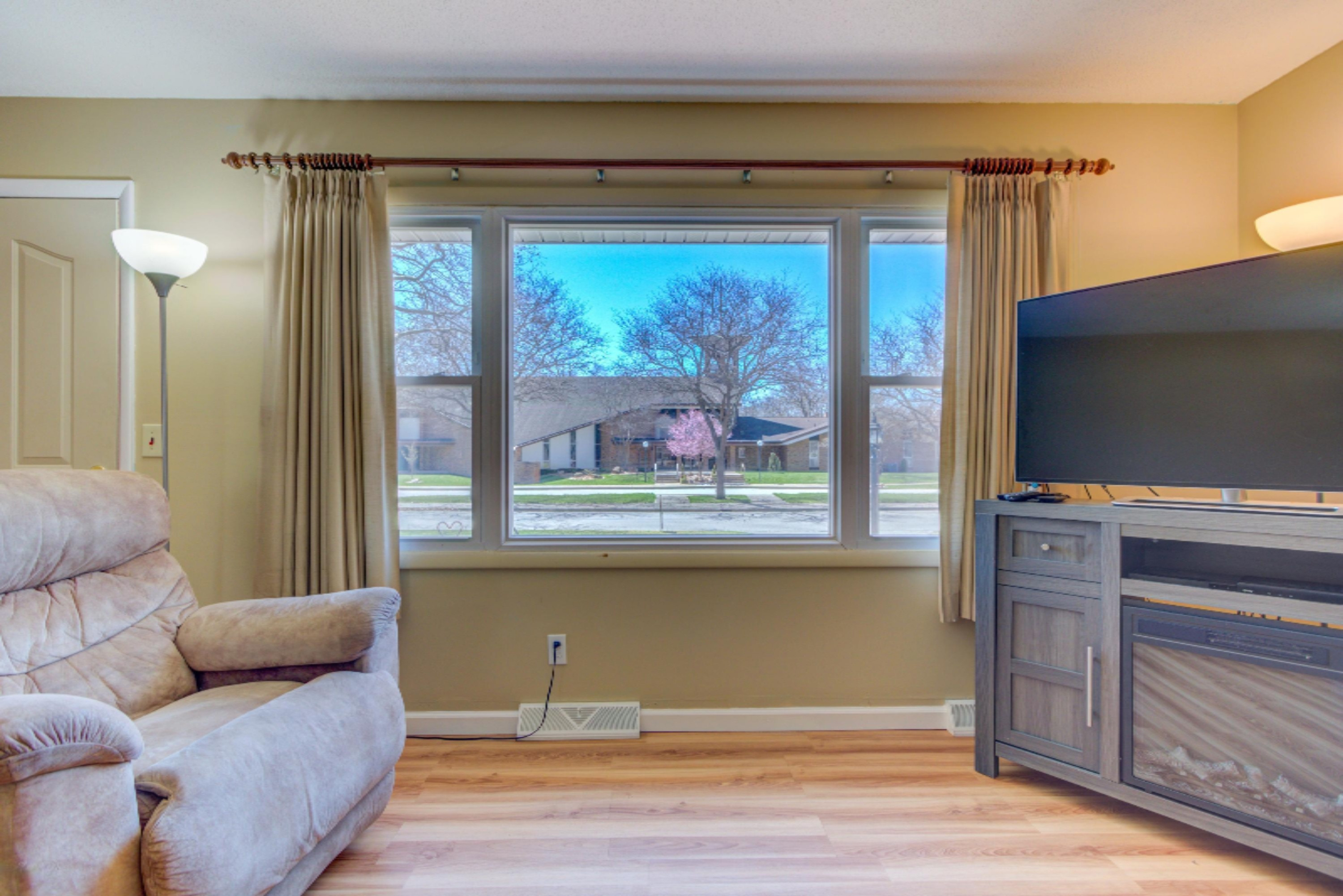 1474 Woodside Road Muskegon, MI 49441 - Photo 14 of 45 Living Room 5
